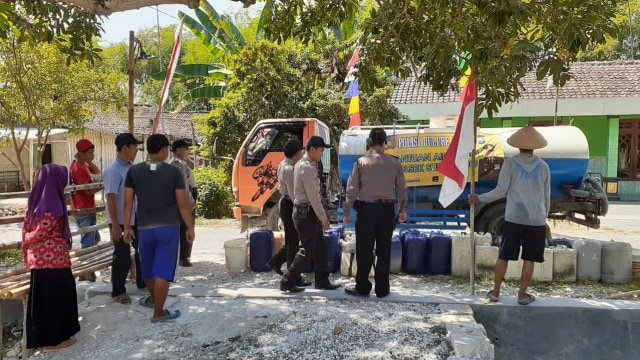 Warga Desa Tulungrejo Bojonegoro Terima Pasokan Air Bersih 1547