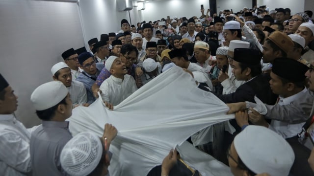 Jenazah Mbah Moen, semayamkan di Daker Mekkah
