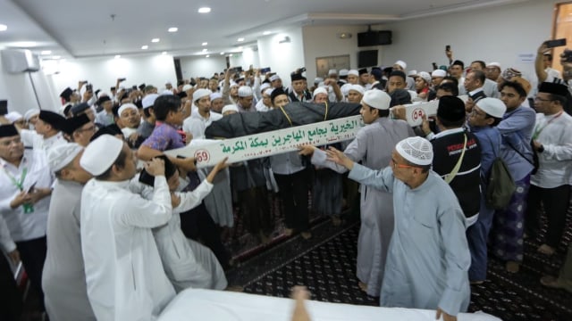 Jenazah Mbah Moen, semayamkan di Daker Mekkah
