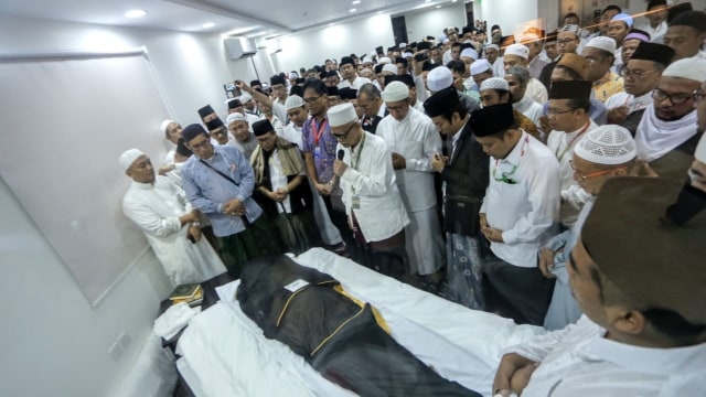 Jenazah Mbah Moen, semayamkan di Daker Mekkah