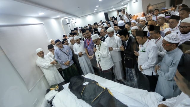 Jenazah Mbah Moen, semayamkan di Daker Mekkah