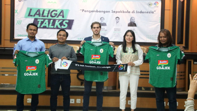 Acara La Liga Talks dihadiri Guntur Cahyo Utomo (PSS Sleman), Rodrigo Gallego (La Liga), Viola Kurniawati (PSS Sleman), dan Fajar Junaedi (Asprov PSSI DIY). Foto: Dok. La Liga