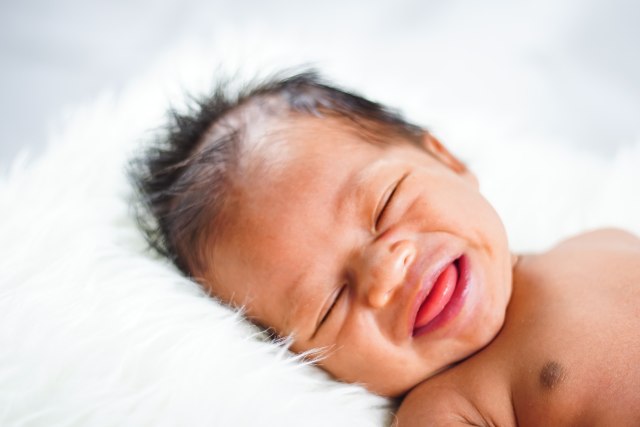 ilustrasi bayi tertawa saat tidur Foto: Shutterstock