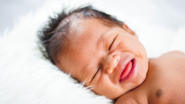 Ilustrasi bayi tersenyum saat tidur Foto: Shutterstock