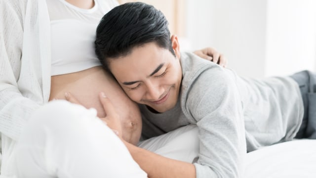 ibu hamil dan calon ayah Foto: Shutterstock