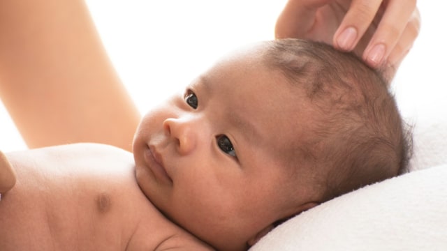 Bolehkah Pakai Baby Oil untuk Merawat Rambut Bayi? (29847)