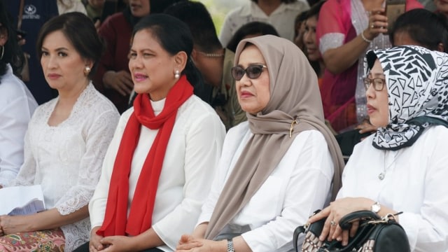 Iriana Jokowi dan Mufidah Kalla dalam suatu kegiatan. Foto : Dok TKN