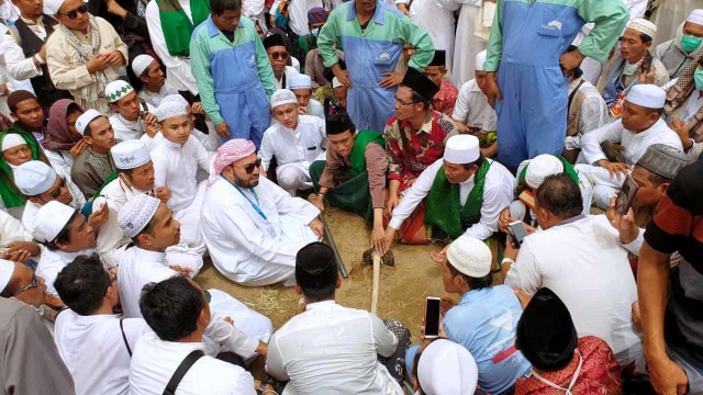 Suasana usai pemakaman Mbah Moen di Kuburan Ma'la, Makkah. Foto: Denny Armandhanu/kumparan