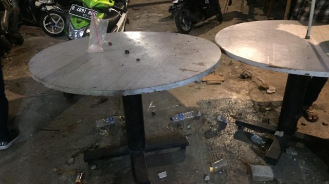 Foto: Kondisi Pascarusuh di Komandan Cafe, Tebet (852274)