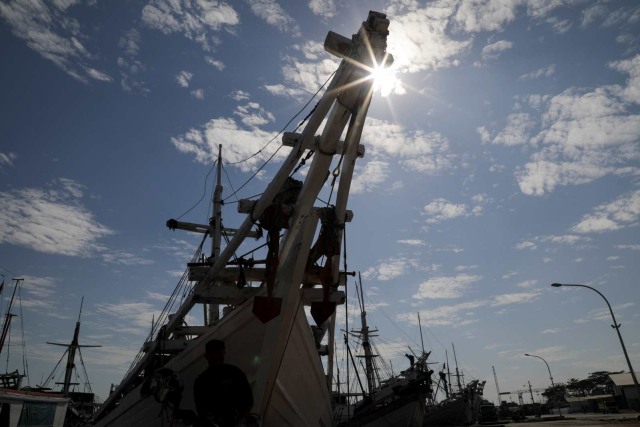 Kapal nelayan bersandar di Pelabuhan Paotere, Makassar. Foto: Nugroho Sejati/kumparan