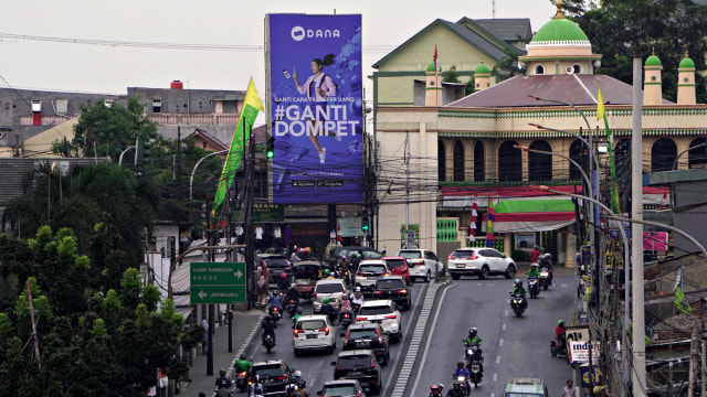 Ilustrasi banner iklan dompet digital Dana. Foto: Jamal Ramadhan/kumparan
