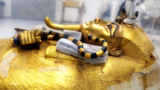 Peti mati Tutankhamun yang terbuat dari emas murni. Foto: Kementerian Barang Antik Mesir.
