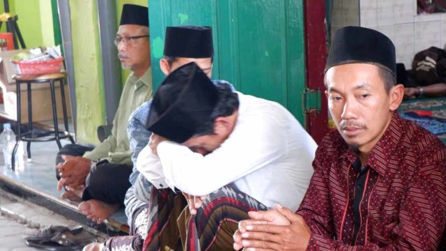 Alumnus santri Ponpes Al Anwar Sarang Rembang sedih kehilangan Mbah Moen. Foto: Afiati Tsalitsati/kumparan