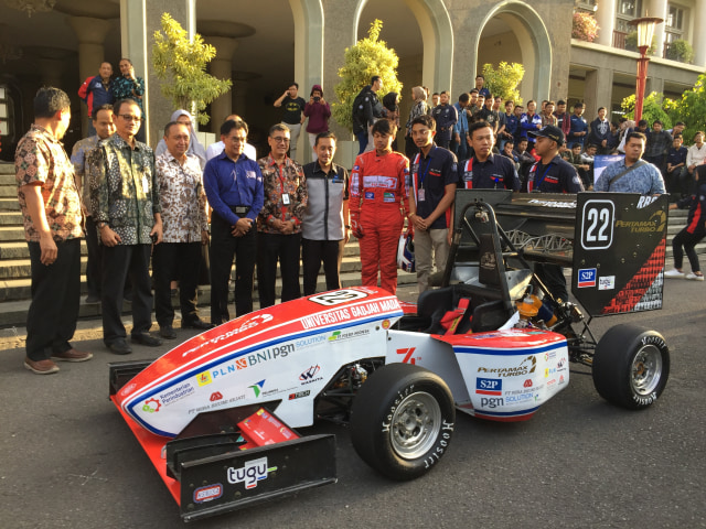 Mobil Bimasakti Racing Team Universitas Gadjah Mada (UGM) akan terjun dalam Student Formula SAE Jepang 2019 pada akhir Agustus mendatang. Foto: Arfiansyah Panji Purnandaru/kumparan