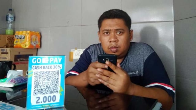 Iwan, penjaga toilet ber-Gopay