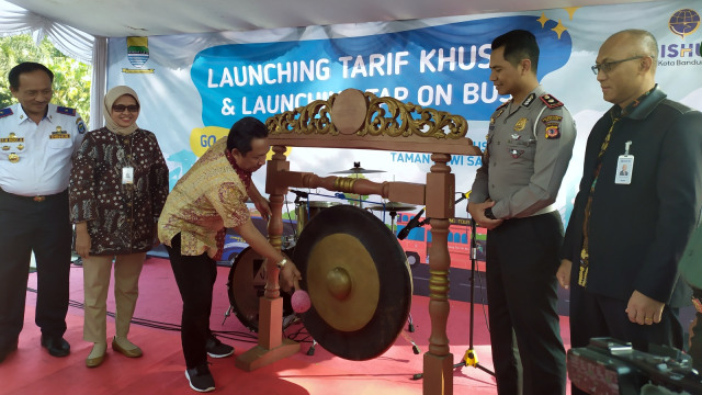 Tarif Bus Metro Bandung Rp 1 untuk Buruh, Guru Honorer hingga Veteran (181269)