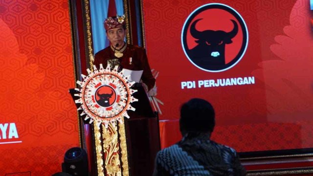 Presiden Joko Widodo saat menyampaikan pidato di Kongres V PDIP, di Bali, Kamis (8/8). Foto: Jamal Ramadhan/kumparan