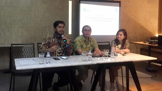 Diskusi Inaplas dan Adupi Soal Pengelolaan Sampah di Restoran Tamani, Grogol, Jakarta Barat, Kamis (8/8). Foto: Abdul Latif/kumparan