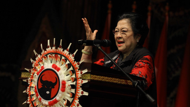 Ketua Umum PDIP Megawati Soekarnoputri saat menyampaikan pidato di Kongres V PDIP, di Bali, Kamis (8/8). Foto: Jamal Ramadhan/kumparan