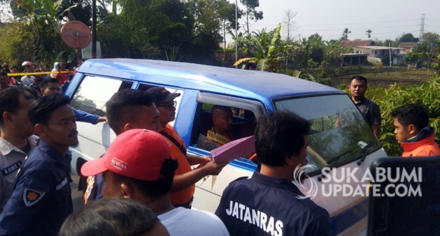 Rekonstruksi kasus pembunuhan dan pemerkosaan gadis asal Cianjur, Amelia Ulfah Supandi (22), oleh tersangka RH (25) digelar di dua tempat, yaitu Jalan Baru Sukaraja dan Jalan Sarasa Cibeureum, Jumat (9/8). | Sumber Foto: Oksa BC