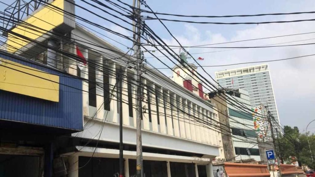 Kabel-kabel listrik di kawasan Cikini. Foto: Andesta Herli Wijaya/kumparan