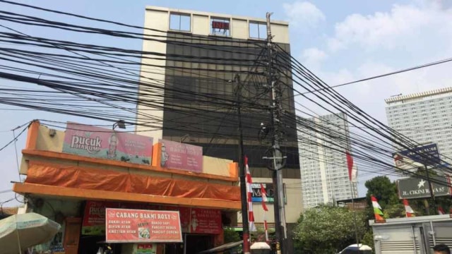 Kabel-kabel listrik di kawasan Cikini. Foto: Andesta Herli Wijaya/kumparan