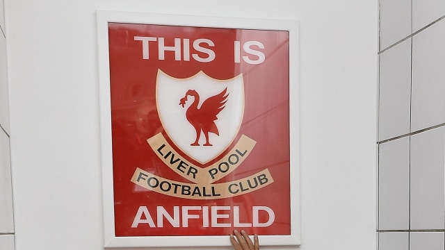 Plang 'This is Anfield' yang legendaris itu. Foto: Twitter / @LFC