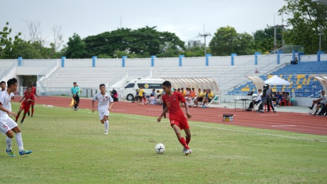 Pemain Timnas U15 dan Vietnam berduel. Foto: Dok. Media PSSI