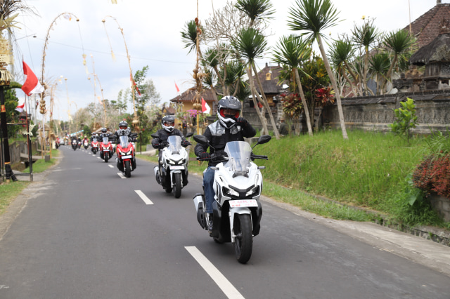 Pemotor, Ini Aturan Main Ngobrol Aman di Jalan dan Anti Tilang (7433)