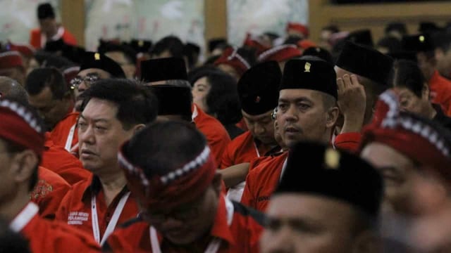 Sejumlah kader mengikuti penutupan Kongres V PDIP, di Bali. Foto: Jamal Ramadhan/kumparan