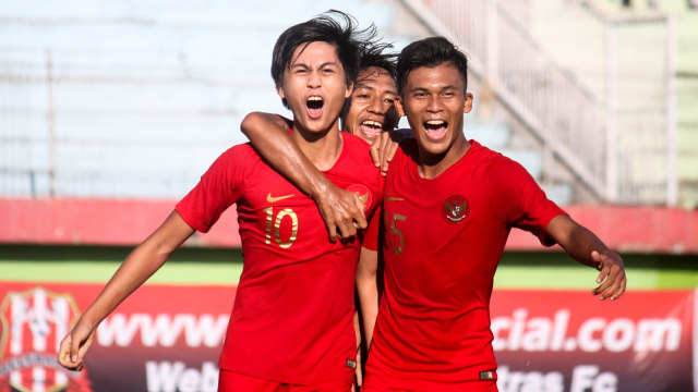 Rendy Juliansyah (kiri) dan Sutan Zico (kanan) merayakan gol untuk Timnas U-19 Indonesia. Foto: ANTARA/Umarul Faruq