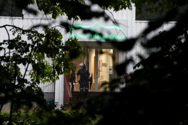 Situasi di Masjid Pusat Islam Al-Noor di Baerum, Oslo, Norwegia usai penembakan Foto: Reuters/NTB SCANPIX