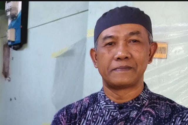 Ketua Takmir Masjid Al Hikmah Keratonan Haji Nasir Abu Bakar saat di wawancarai (Agung Santoso)
