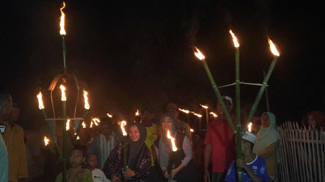 Chika Fauzi ikut pawai obor di NTT