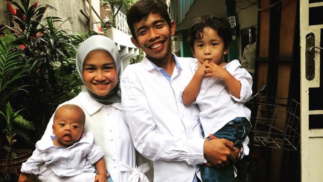 Dede Sunandar bersama keluarganya. Foto: Dede Sunandar/Instagram
