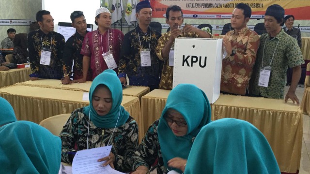 KPU gelar PSSU dapil 4 Surabaya. Foto: Yuana Fatwalloh/kumparan
