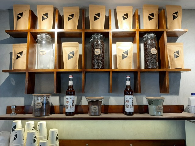 International Coffee Day! 5 Rekomendasi Es Kopi Hitam Segar Buat Santai Sore (14233)