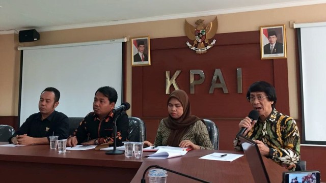 Suasana saat konferensi pers KPAI terkait kasus kematian calon Paskibraka di Tangsel. Foto: Muhammad Darisman/kumparan