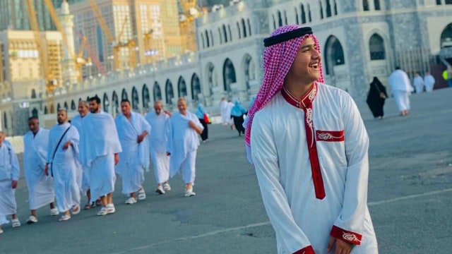 Syakir Daulay saat ibadah haji. Foto: (Instagram/syakirdaulay)