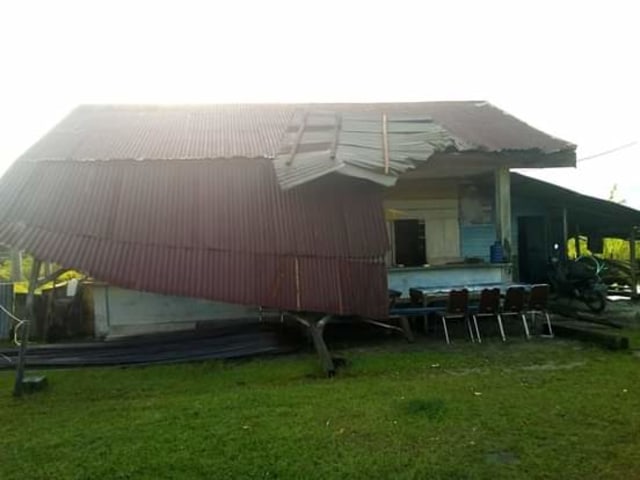 Salah satu rumah rusah akibat puting beliung di Aceh Singkil. Foto: Dok. BPBA