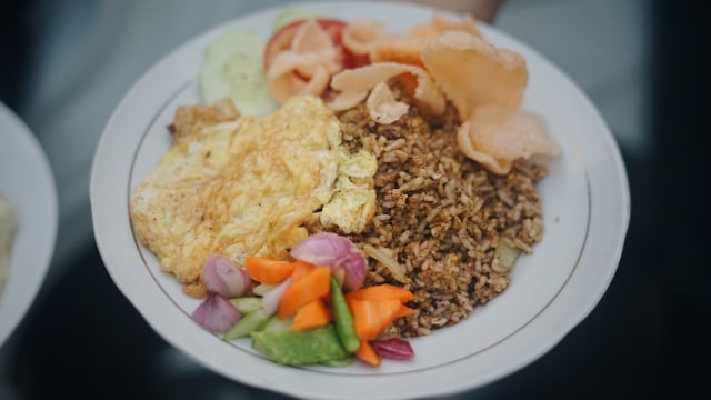Nasi Goreng Kebuli Ayam + Telur (Rp 31.000)