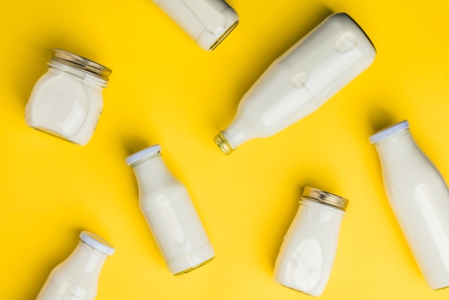 Ilustrasi susu di dalam botol Foto: Shutterstock