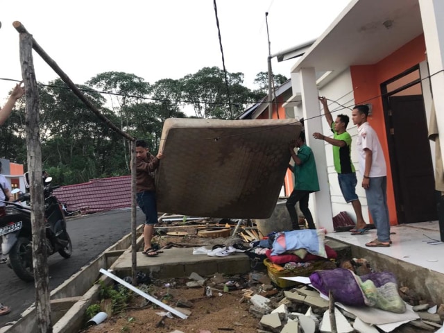 Lebih dari 40 Rumah di Kalbar Rusak Diterjang Angin Kencang (213046)