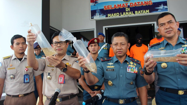 Kementerian Kelautan, dan Perikanan (KKP) dan TNI AL gagalkan penyelundupan benih lobster. Foto: Dok. KKP