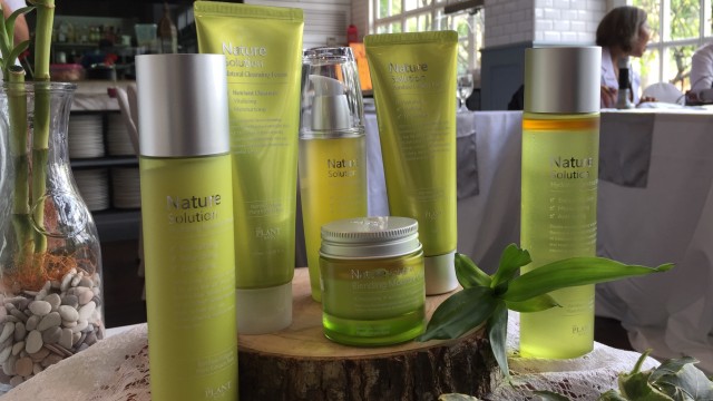 Rangkaian produk skin care Korea, The Plant Base Nature Solution. Foto: Masajeng Rahmiasri/kumparan