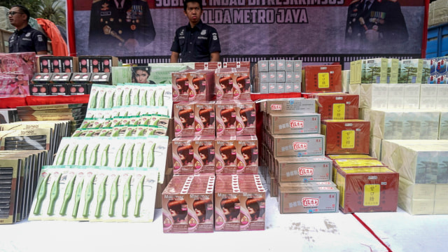 Foto: Polisi Gagalkan Penyelundupan Jutaan Kosmetik Ilegal Asal China (1147321)