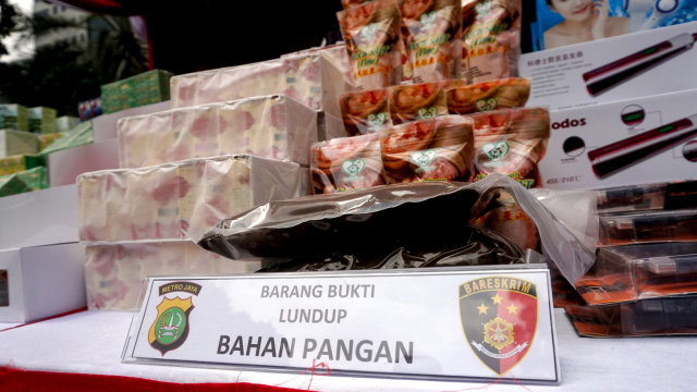 Foto: Polisi Gagalkan Penyelundupan Jutaan Kosmetik Ilegal Asal China (1147322)