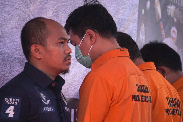 Foto: Polisi Gagalkan Penyelundupan Jutaan Kosmetik Ilegal Asal China (1147319)