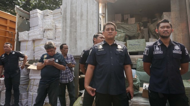Foto: Polisi Gagalkan Penyelundupan Jutaan Kosmetik Ilegal Asal China (1147314)