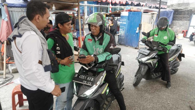 Shelter Ojek Online di Stasiun Sudirman Baru